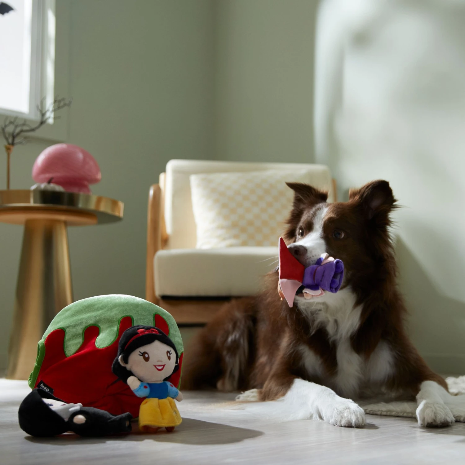 Disney Villains Snow White & The Evil Queen Hide & Seek Puzzle Plush Squeaky Dog Toy - Image 3