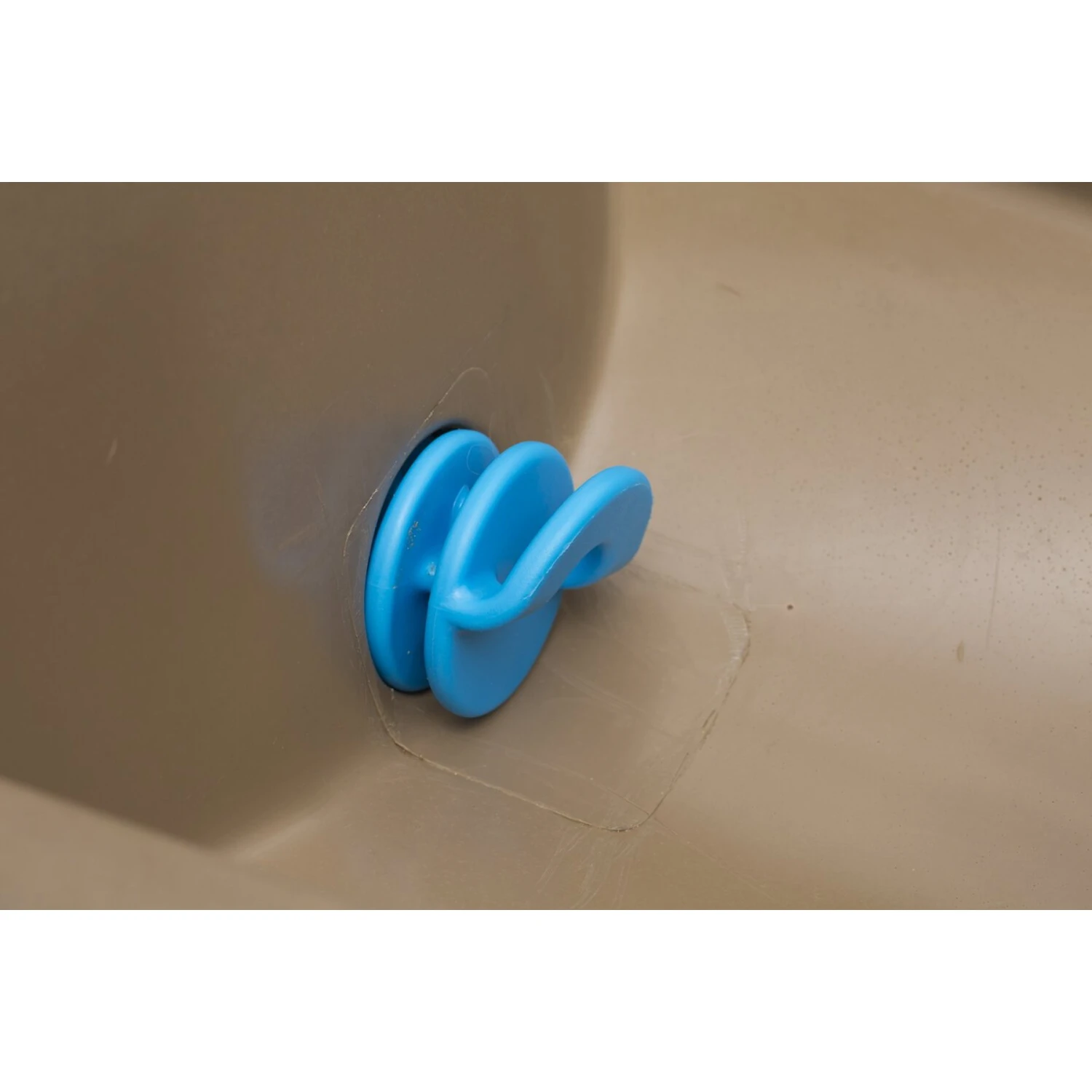 Dakota 283 Dash Dakota Guard Antimicrobial Dog Watering System - Image 8